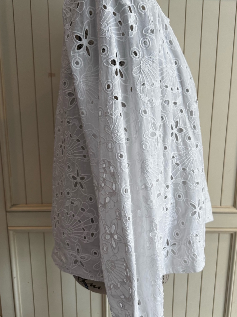 Lilly Pulitzer Shell eyelet top, worn once, size large - Picture 3 of 7